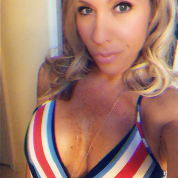 Meet your Posher, Lori - Picture 5 of 6